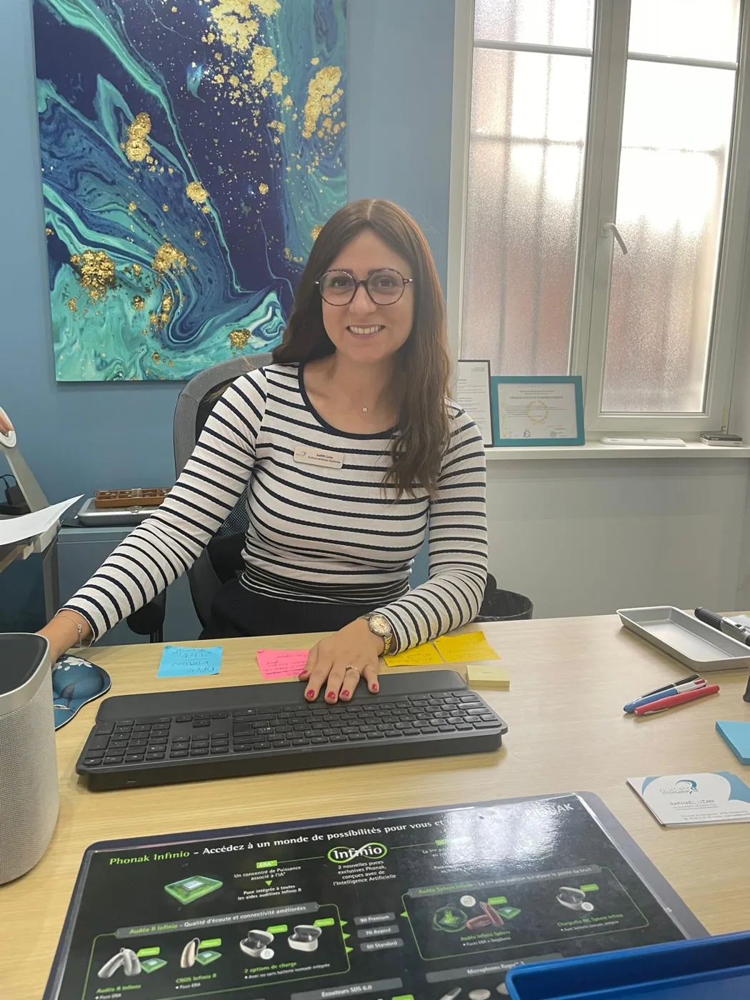 Judith Levy, audioprothésiste diplômée, à son bureau du centre Audistra Neudorf